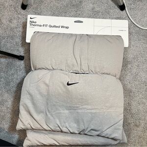 NEW Nike therma-fit quilted wrap